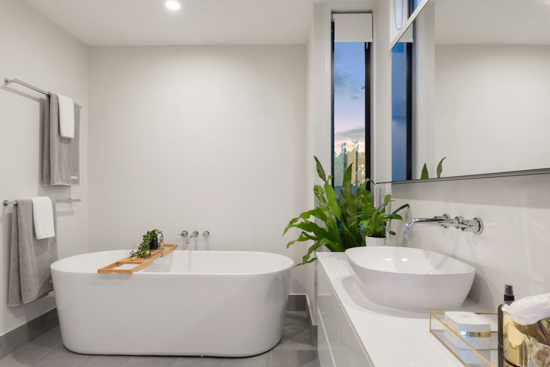 Villa S+5 avec jardin, El Menzah