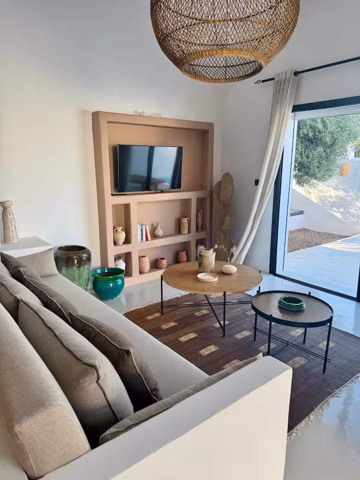Villa S+3 meublée avec piscine — Amilcar, Carthage, à 300 m de la plage
